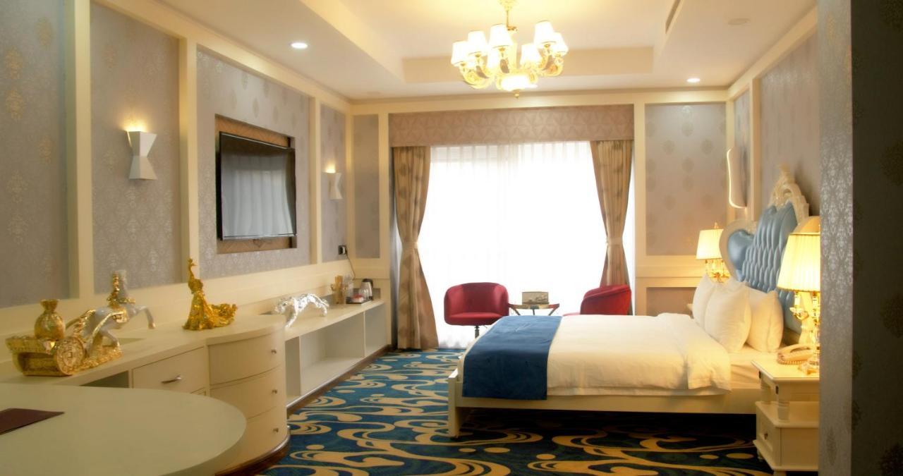 Hotel Mechi Crown Kakarvitta ภายนอก รูปภาพ