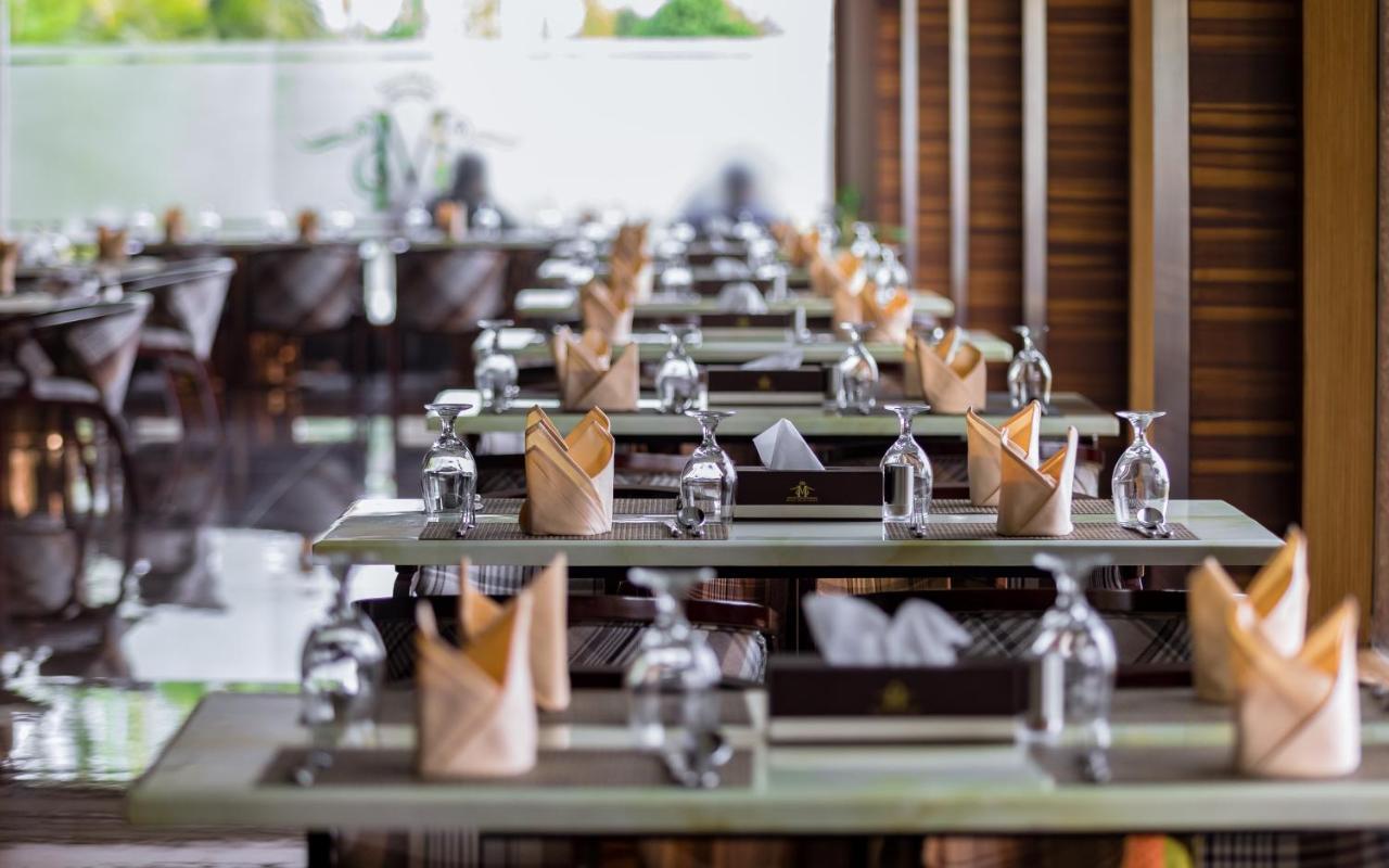 Hotel Mechi Crown Kakarvitta ภายนอก รูปภาพ