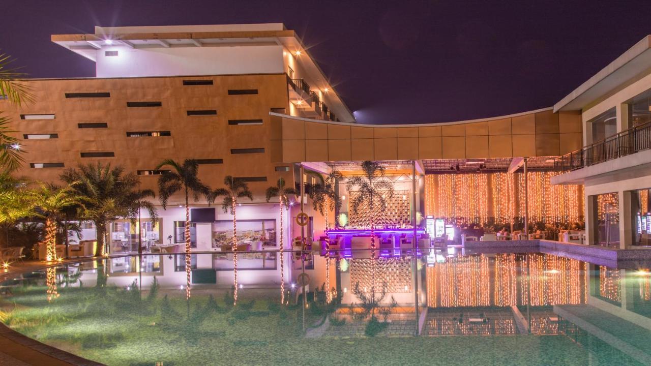 Hotel Mechi Crown Kakarvitta ภายนอก รูปภาพ