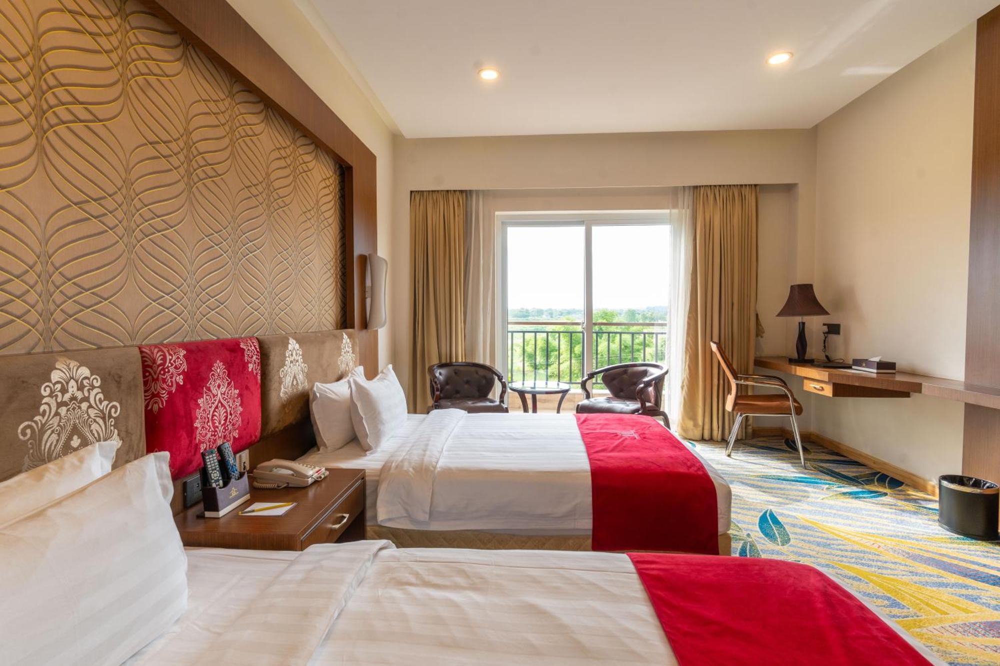Hotel Mechi Crown Kakarvitta ภายนอก รูปภาพ