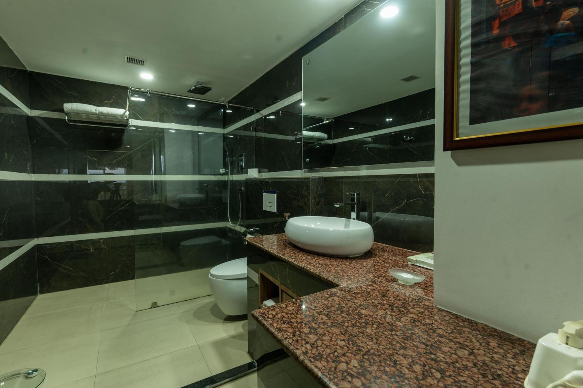 Hotel Mechi Crown Kakarvitta ภายนอก รูปภาพ