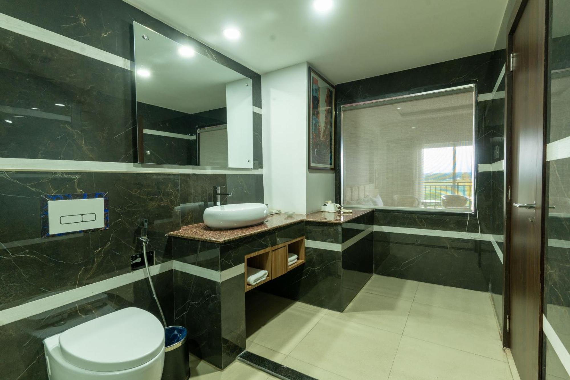 Hotel Mechi Crown Kakarvitta ภายนอก รูปภาพ