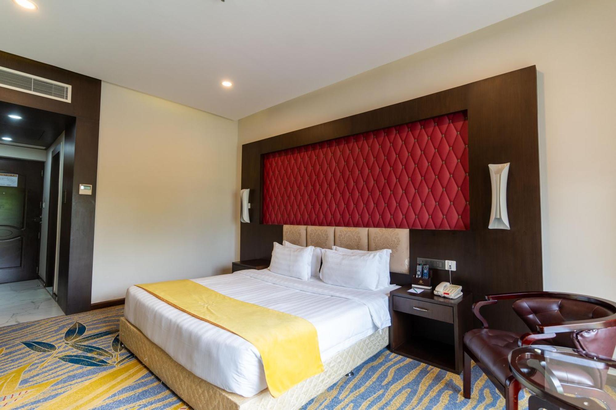 Hotel Mechi Crown Kakarvitta ภายนอก รูปภาพ